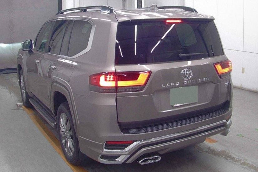 Toyota Land Cruiser vehicle listing with images and price details on a mobile app.