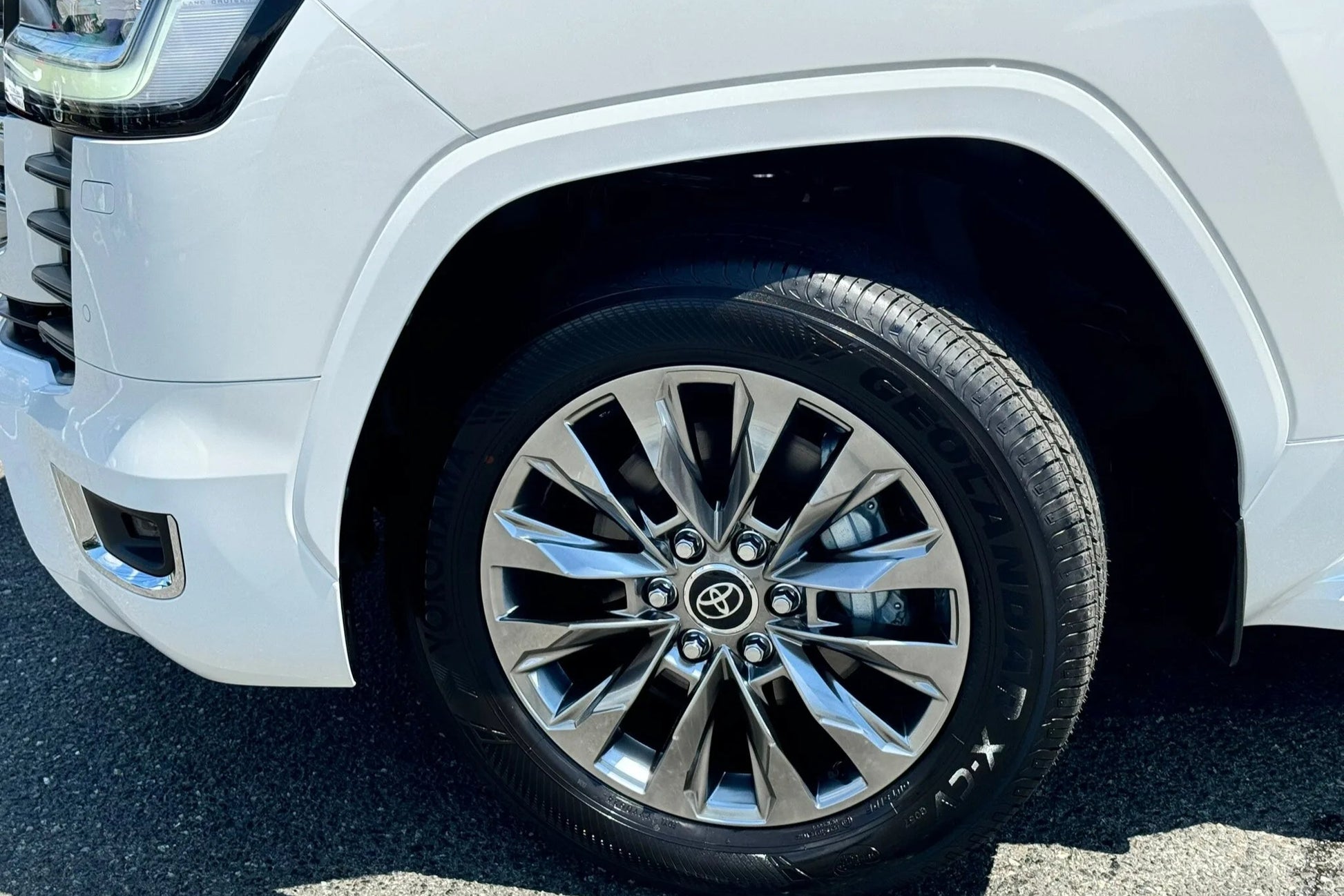 2025 Toyota Land Cruiser 300 ZX 3.5L 4WD | 7-Seater | Pearl White | Brand New