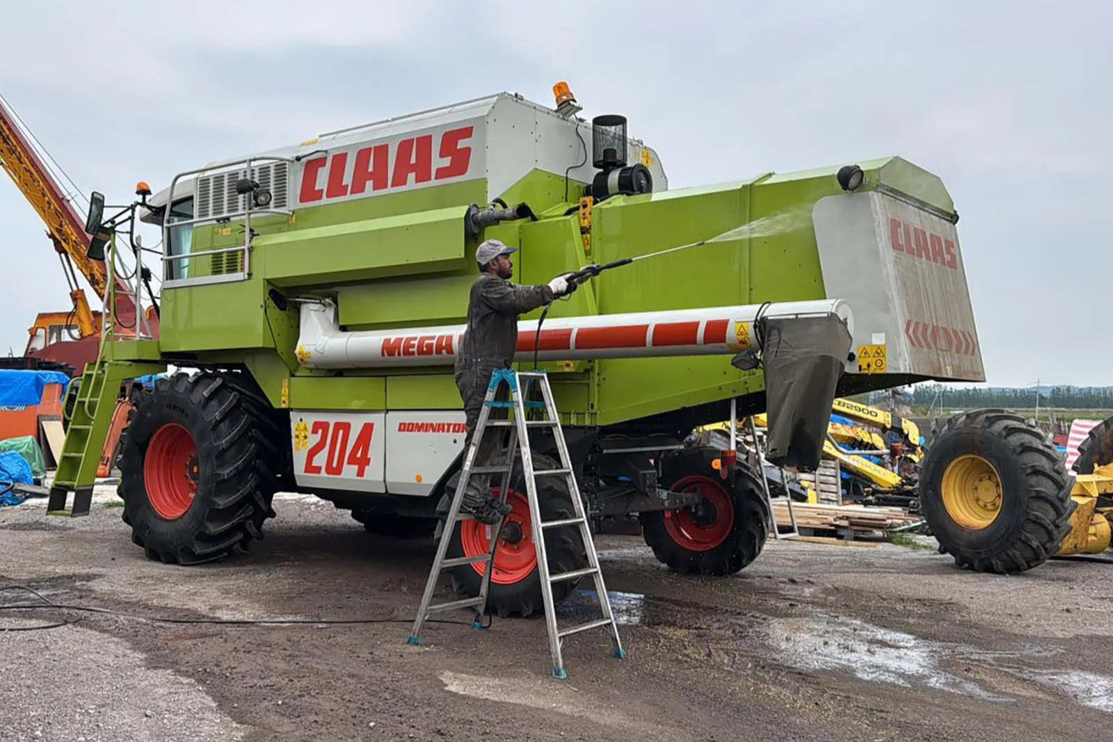 1998 CLAAS MEGA 204 DOMINATOR Harvester | 122HP Diesel