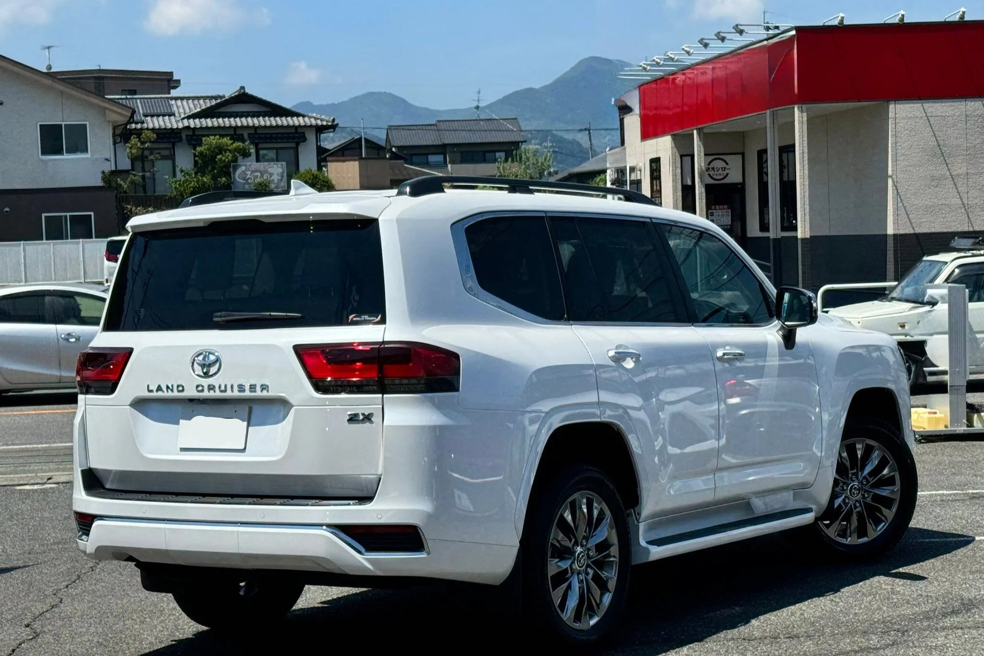 2025 Toyota Land Cruiser 300 ZX 3.5L 4WD | 7-Seater | Pearl White | Brand New